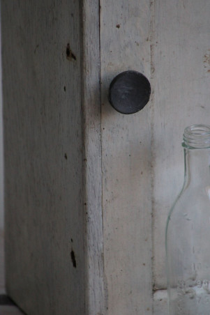 Ancienne armoire à pharmacie en bois
