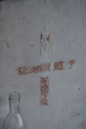 Ancienne armoire à pharmacie en bois