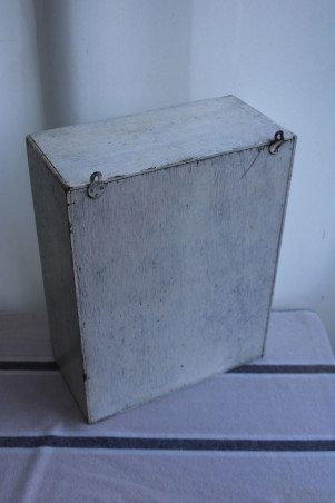 Ancienne armoire à pharmacie en bois