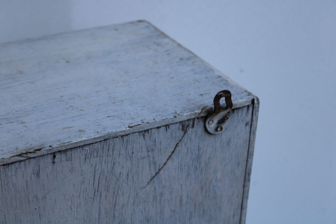 Ancienne armoire à pharmacie en bois