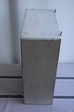 Ancienne armoire à pharmacie en bois