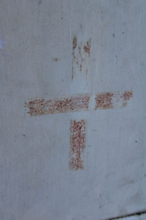 Ancienne armoire à pharmacie en bois