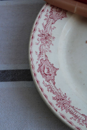Ancien plat de service Terre de fer