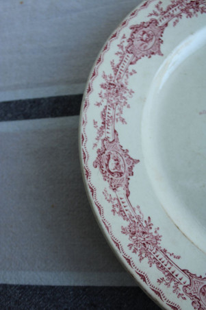 Ancien plat de service Terre de fer