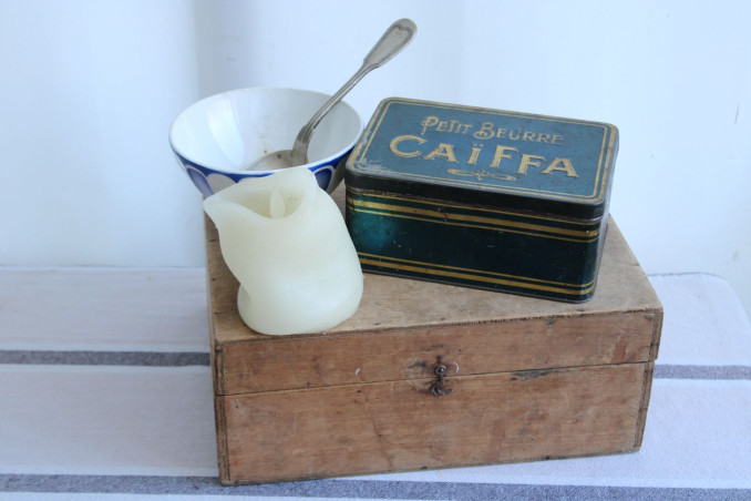 Ancienne boîte en métal CAïFFA