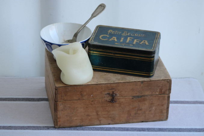 Ancienne boîte en métal CAïFFA