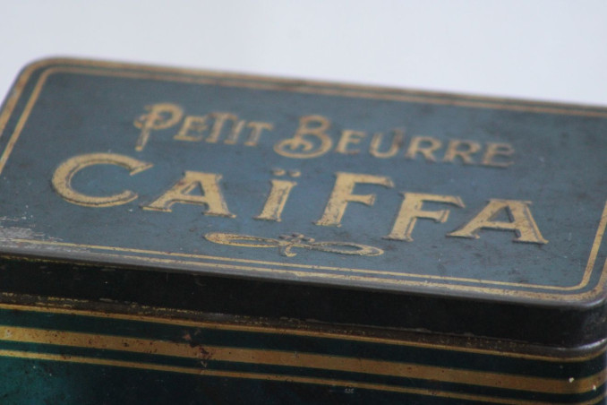 Ancienne boîte en métal CAïFFA