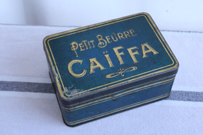 Ancienne boîte en métal CAïFFA