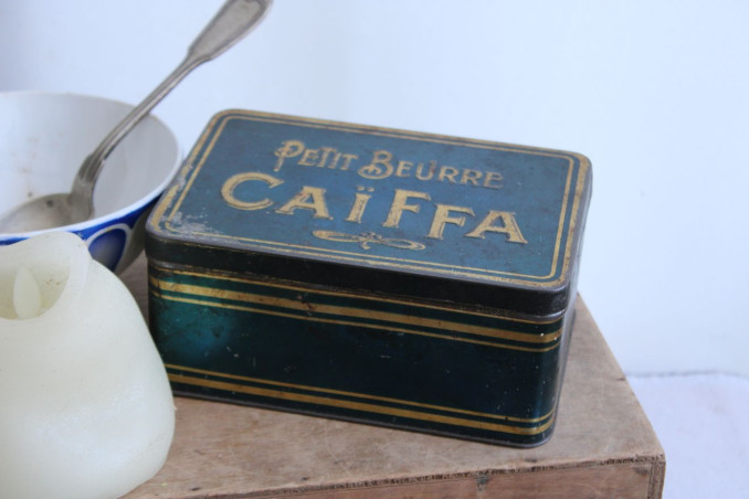 Ancienne boîte en métal CAïFFA