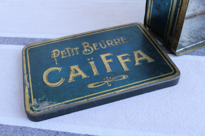 Ancienne boîte en métal CAïFFA