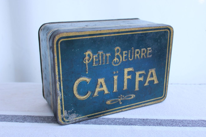 Ancienne boîte en métal CAïFFA