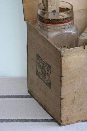 Ancienne boîte en bois "Fossier"