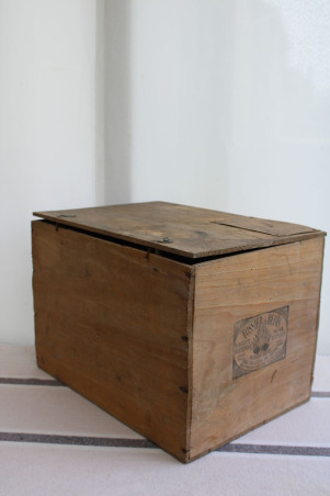 Ancienne boîte en bois "Fossier"
