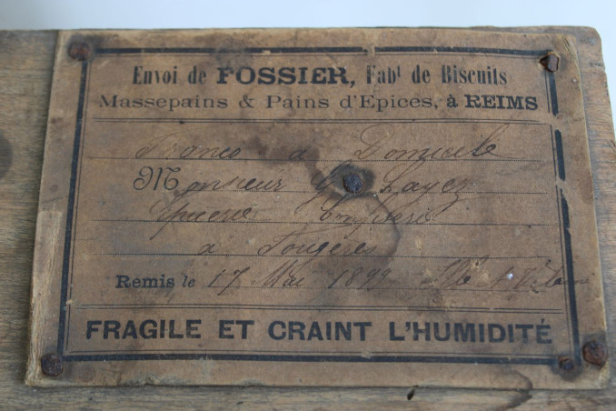 Ancienne boîte en bois "Fossier"