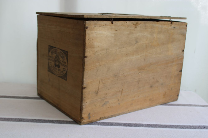 Ancienne boîte en bois "Fossier"