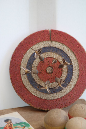 Ancien jeu de fléchettes en bois