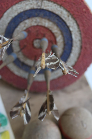 Ancien jeu de fléchettes en bois