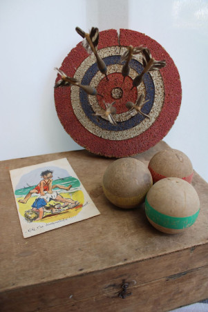 Ancien jeu de fléchettes en bois