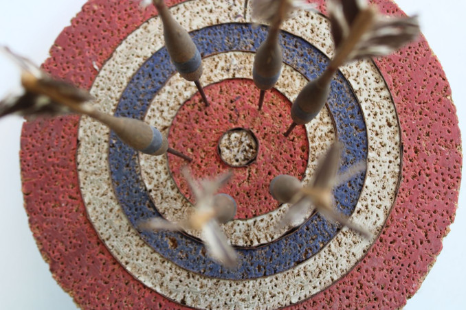 Ancien jeu de fléchettes en bois