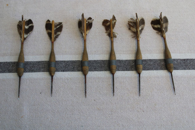 Ancien jeu de fléchettes en bois