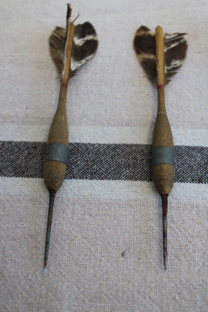 Ancien jeu de fléchettes en bois