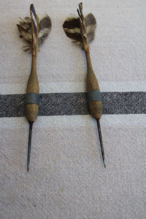 Ancien jeu de fléchettes en bois