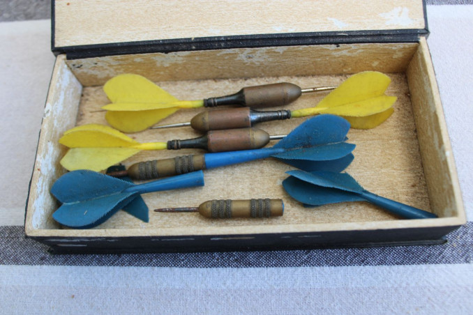 Ancien jeu de fléchettes en bois