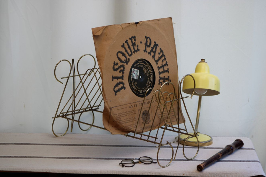 Porte-vinyles en métal doré