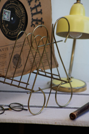 Porte-vinyles en métal doré