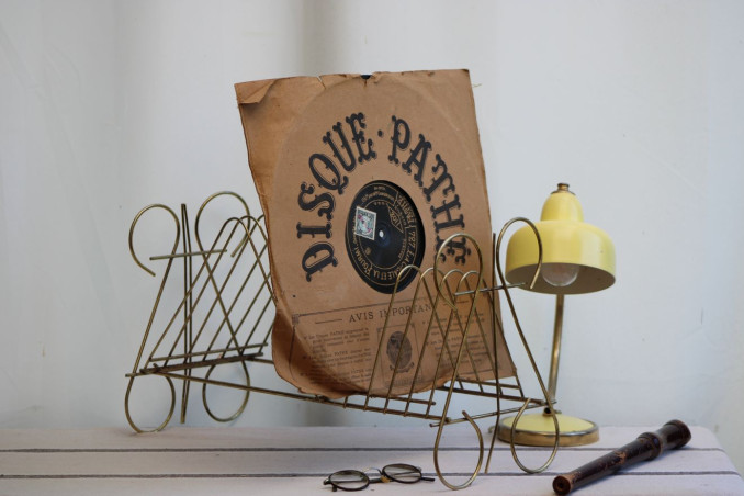 Porte-vinyles en métal doré