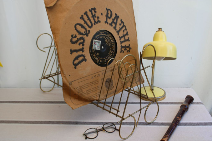 Porte-vinyles en métal doré