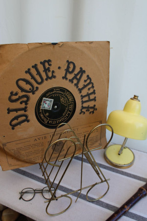 Porte-vinyles en métal doré