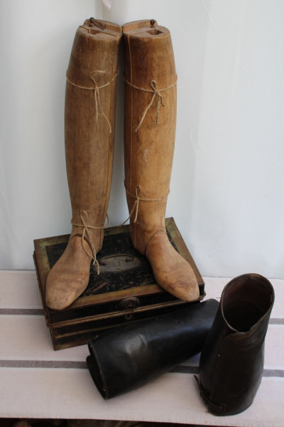 Paire d'embauchoirs en bois