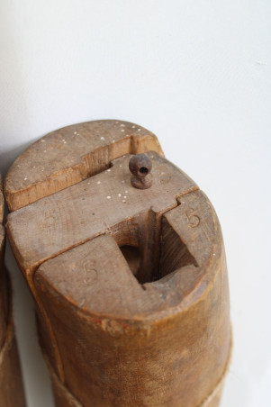 Paire d'embauchoirs en bois