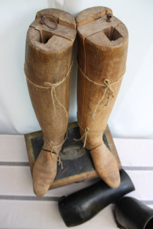 Paire d'embauchoirs en bois