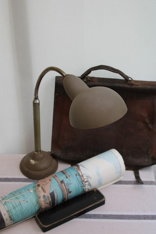 Lampe à poser en métal
