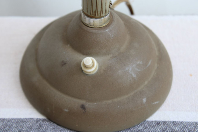 Lampe à poser en métal