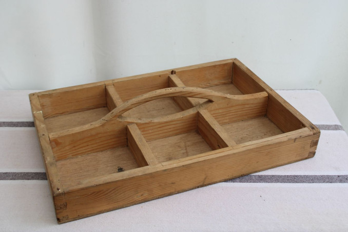 Ancienne servante en bois