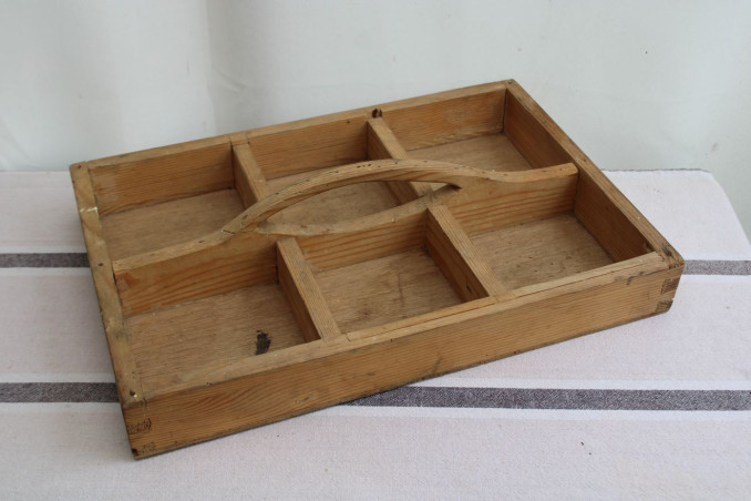 Ancienne servante en bois