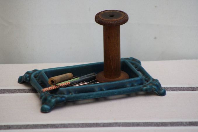 Ancien crachoir en fonte