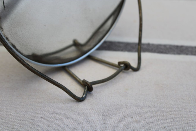 Ancien miroir à poser en métal