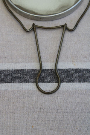 Ancien miroir à poser en métal