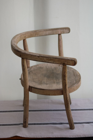 Petite chaise en bois