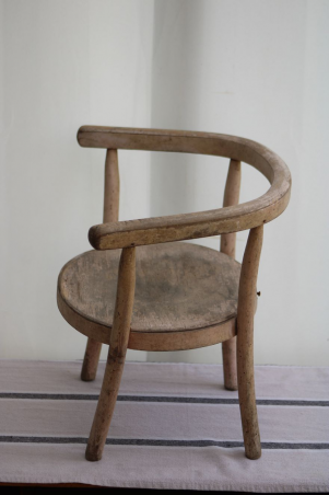 Petite chaise en bois